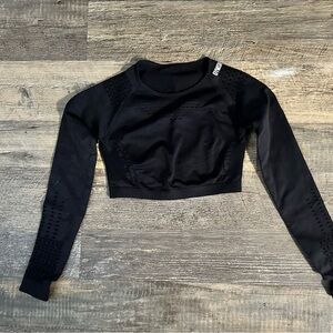 GYMSHARK Black Long Sleeve Crop Top/Workout Top With Thumb Holes.